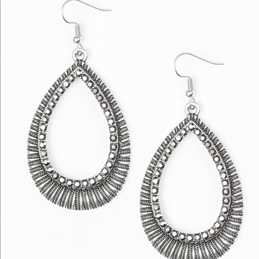Jewelry - Picture 5 of 5